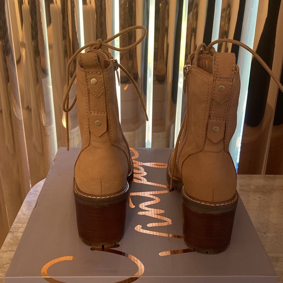 NWB Crown Vintage Genuine Suede, see pictures below - Picture 3 of 10